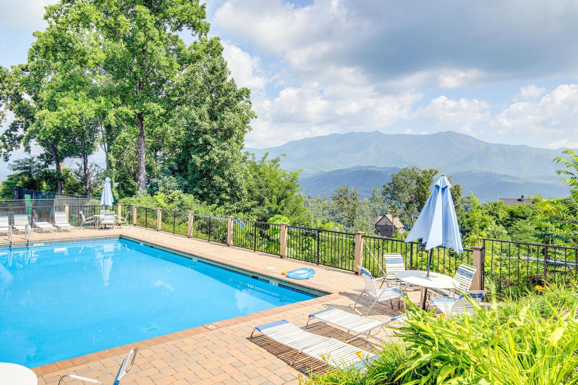 Pet-Friendly Gatlinburg Retreat With Hot Tub! Villa Exterior photo